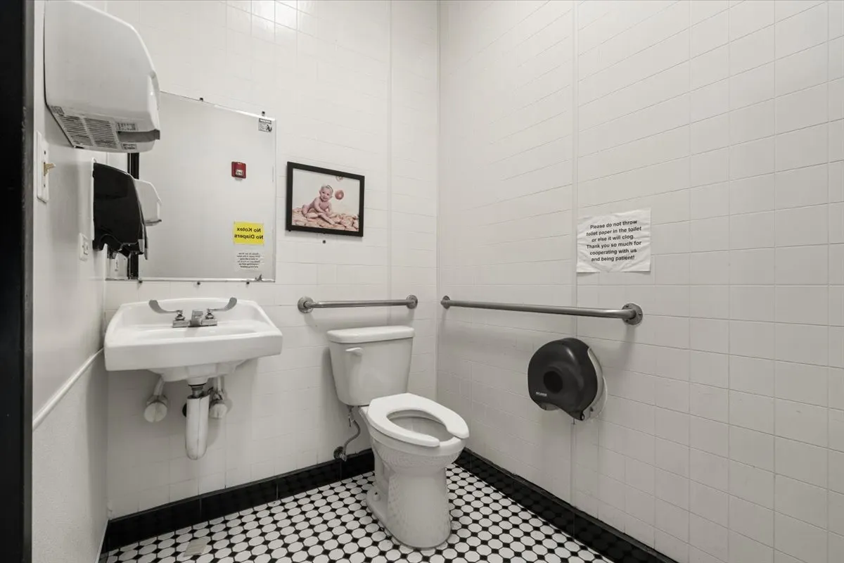 260 S Milwaukee Avenue IL