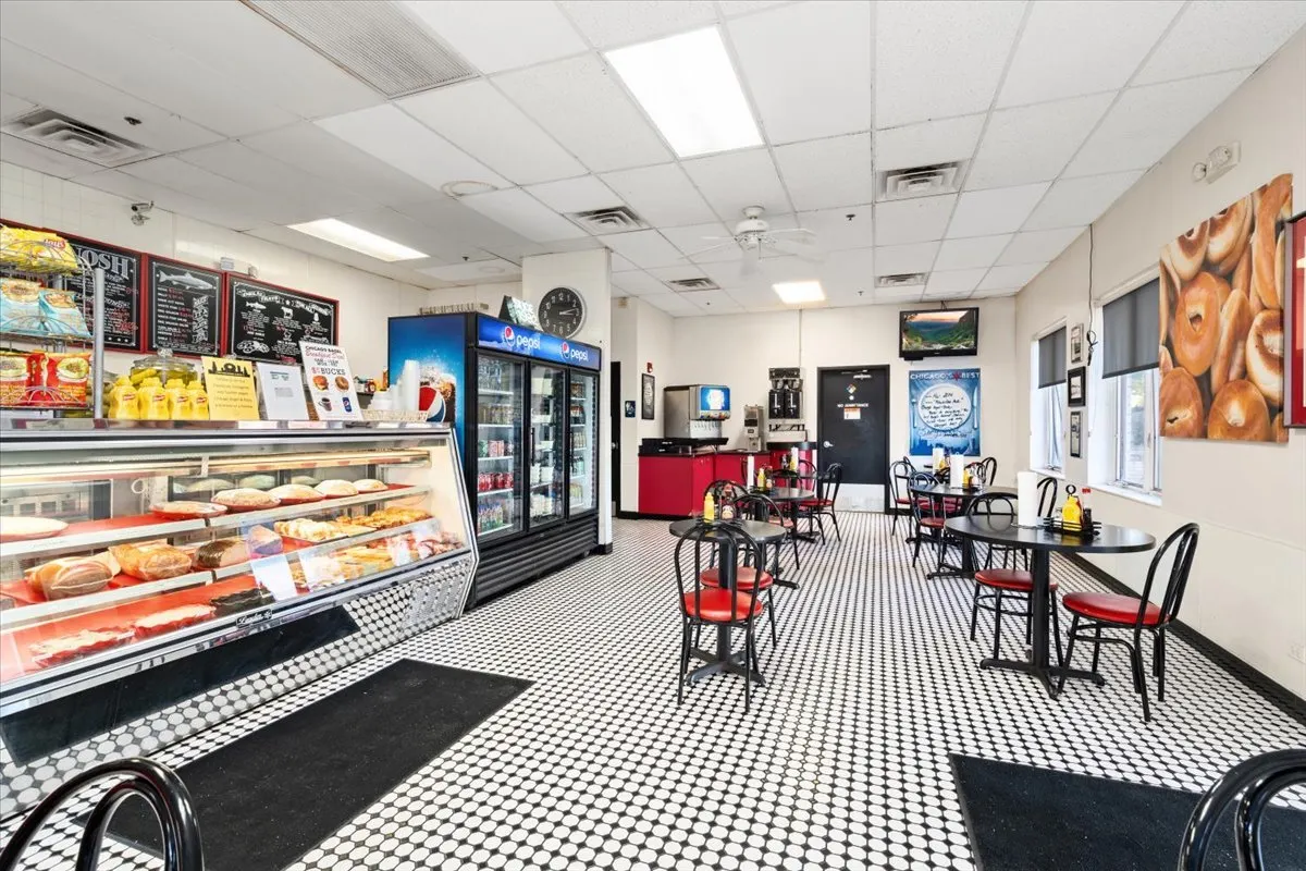 260 S Milwaukee Avenue IL