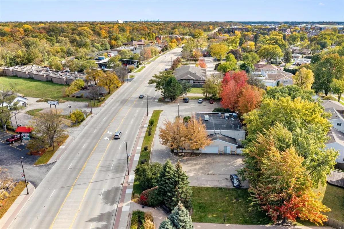 260 S Milwaukee Avenue IL