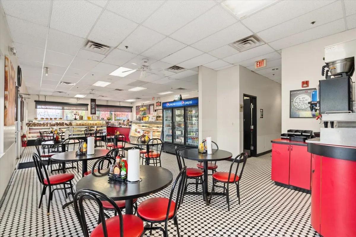 260 S Milwaukee Avenue IL