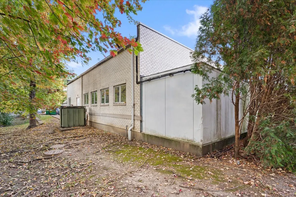 260 S Milwaukee Avenue IL