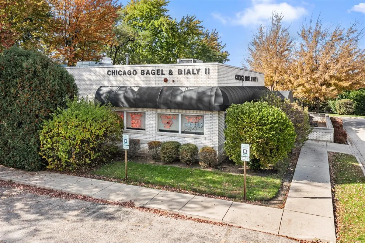 260 S Milwaukee Avenue IL