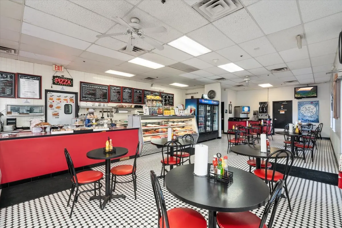 260 S Milwaukee Avenue IL