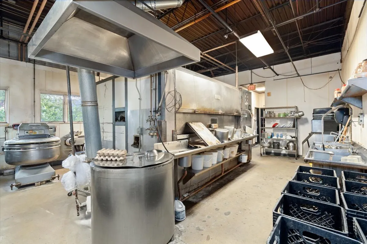 260 S Milwaukee Avenue IL