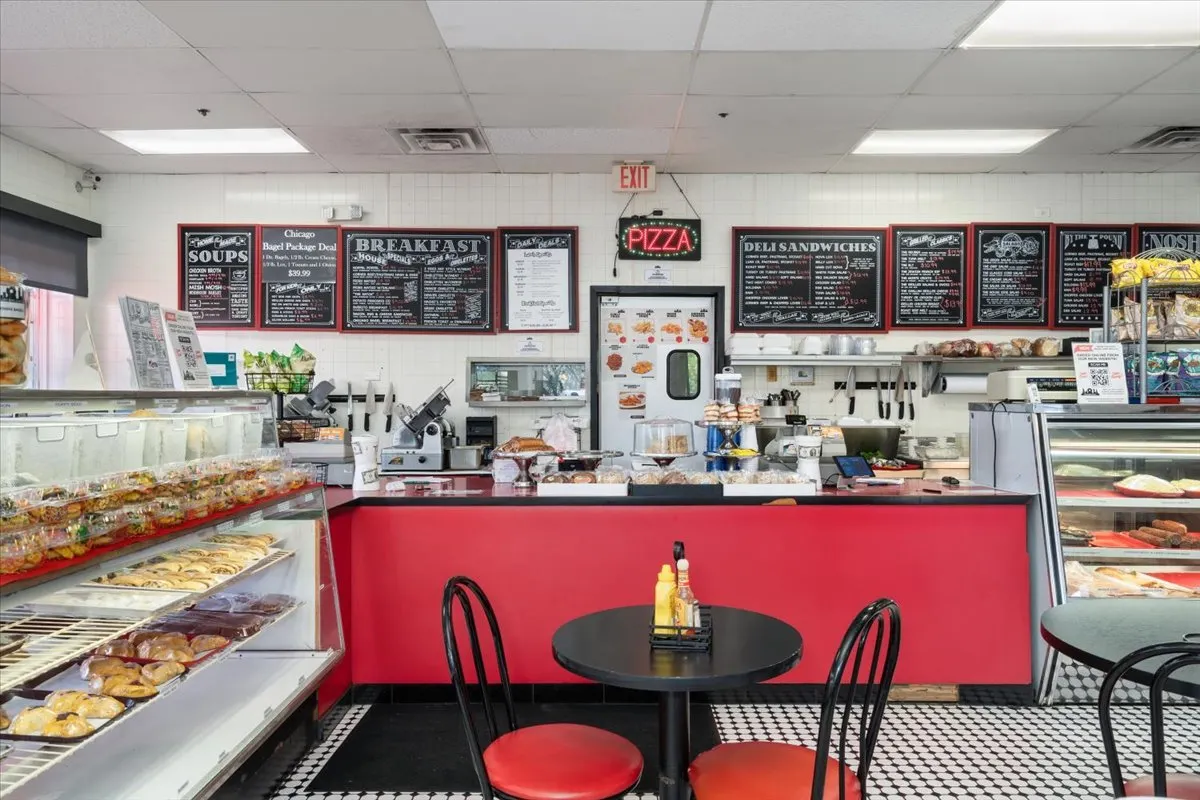 260 S Milwaukee Avenue IL