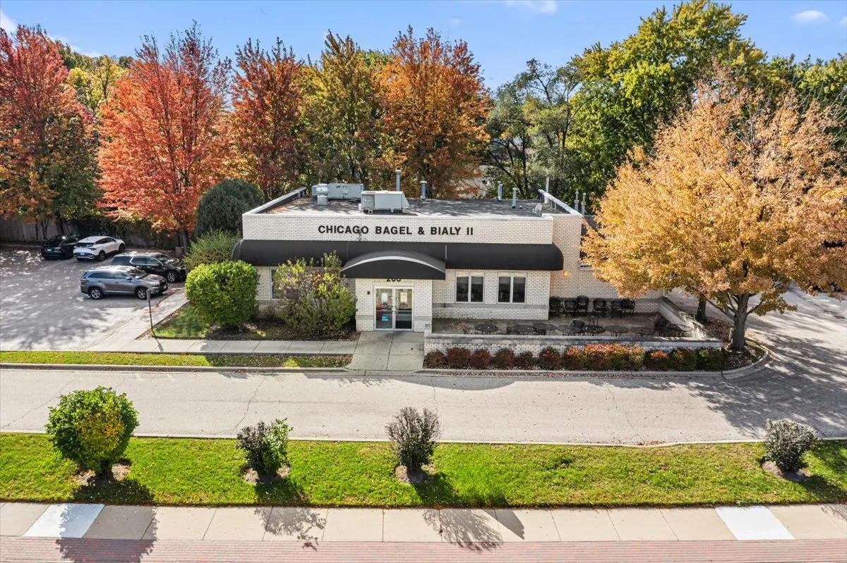 260 S Milwaukee Avenue IL