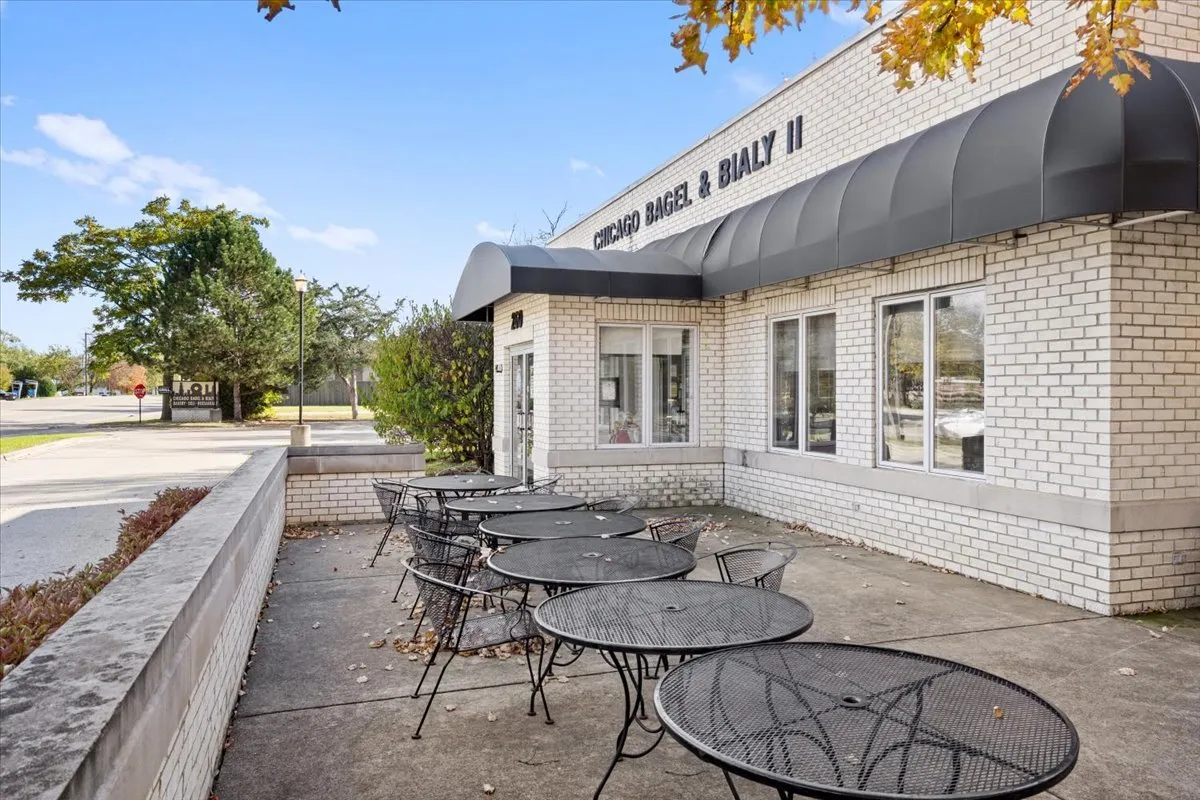 260 S Milwaukee Avenue IL