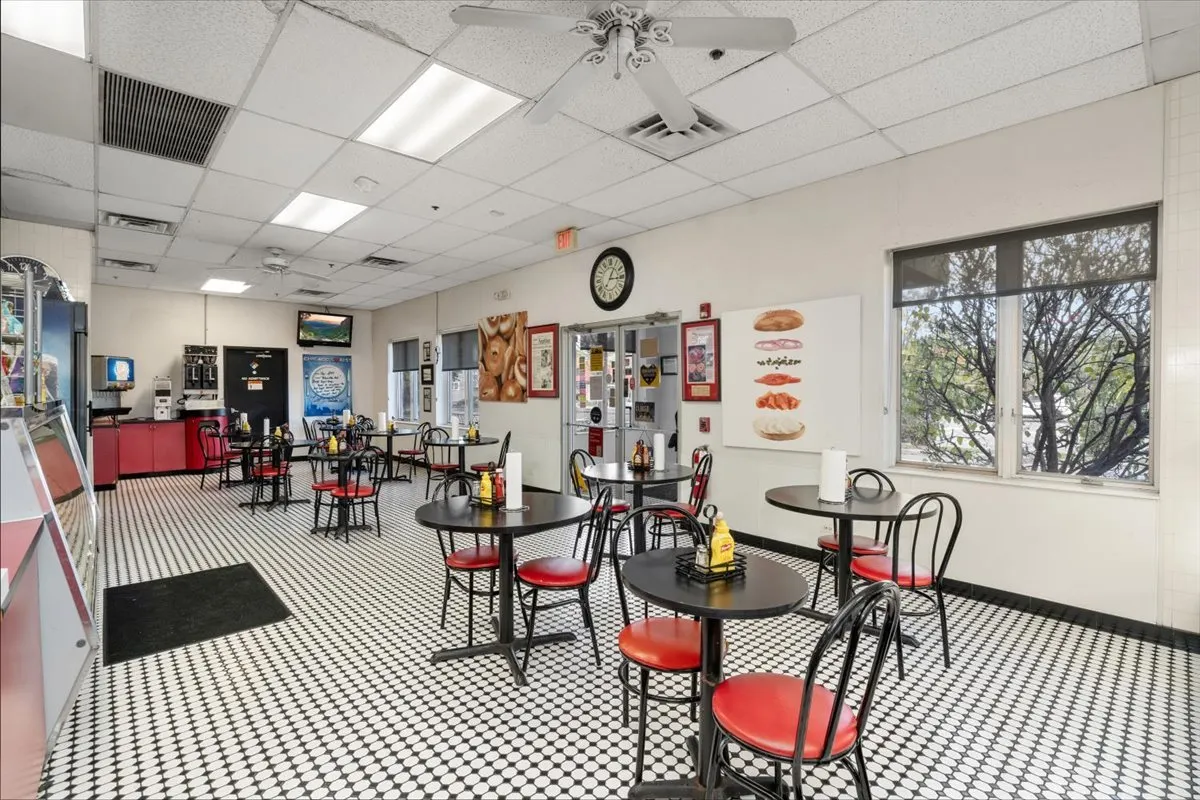 260 S Milwaukee Avenue IL