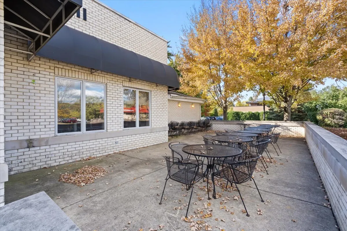 260 S Milwaukee Avenue IL