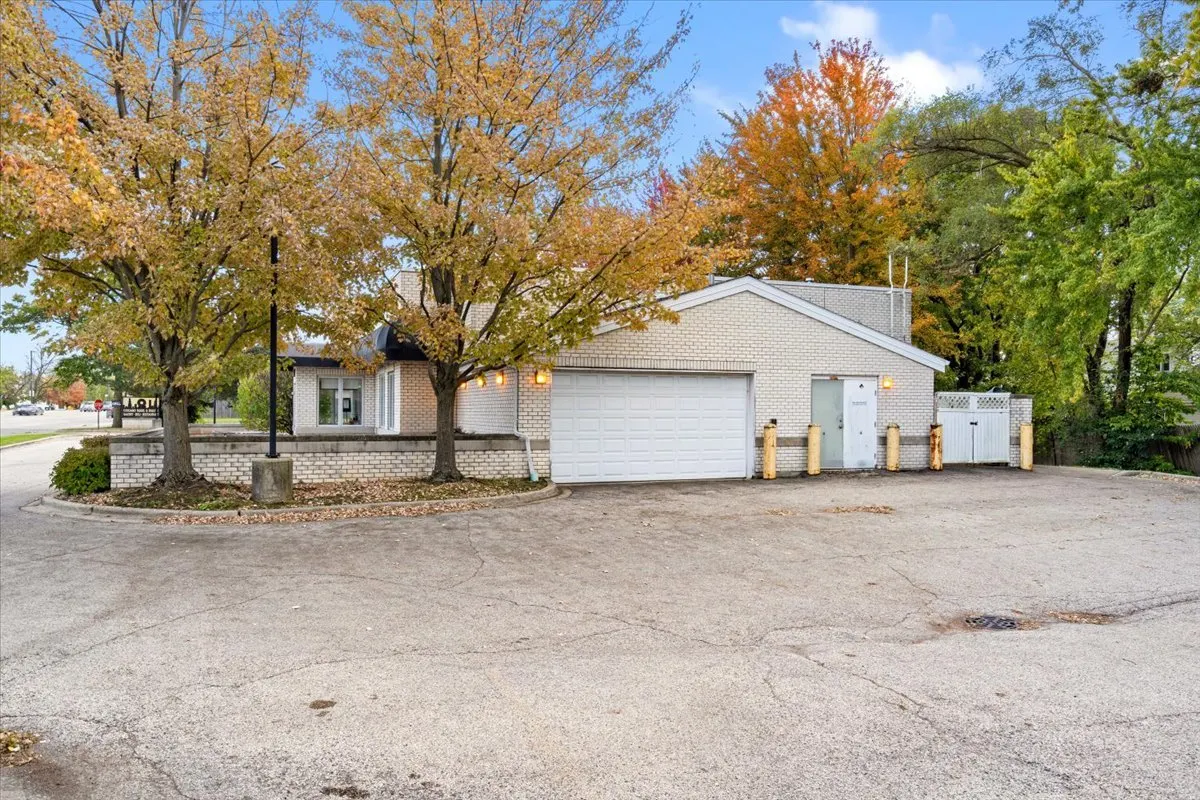 260 S Milwaukee Avenue IL