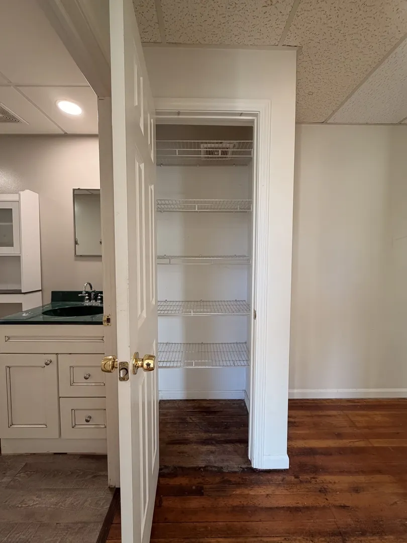 226 N Benton Street 3 IL