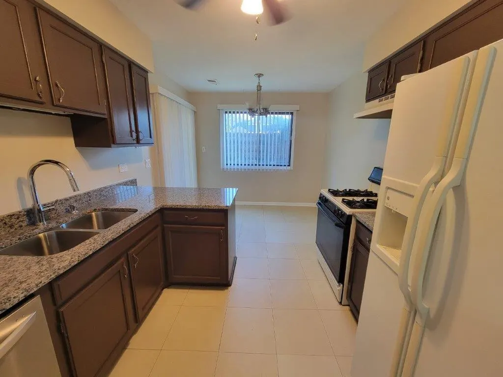 830 KNOTTINGHAM Drive 1A IL