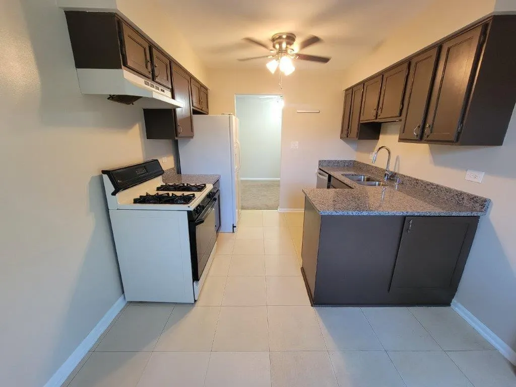 830 KNOTTINGHAM Drive 1A IL