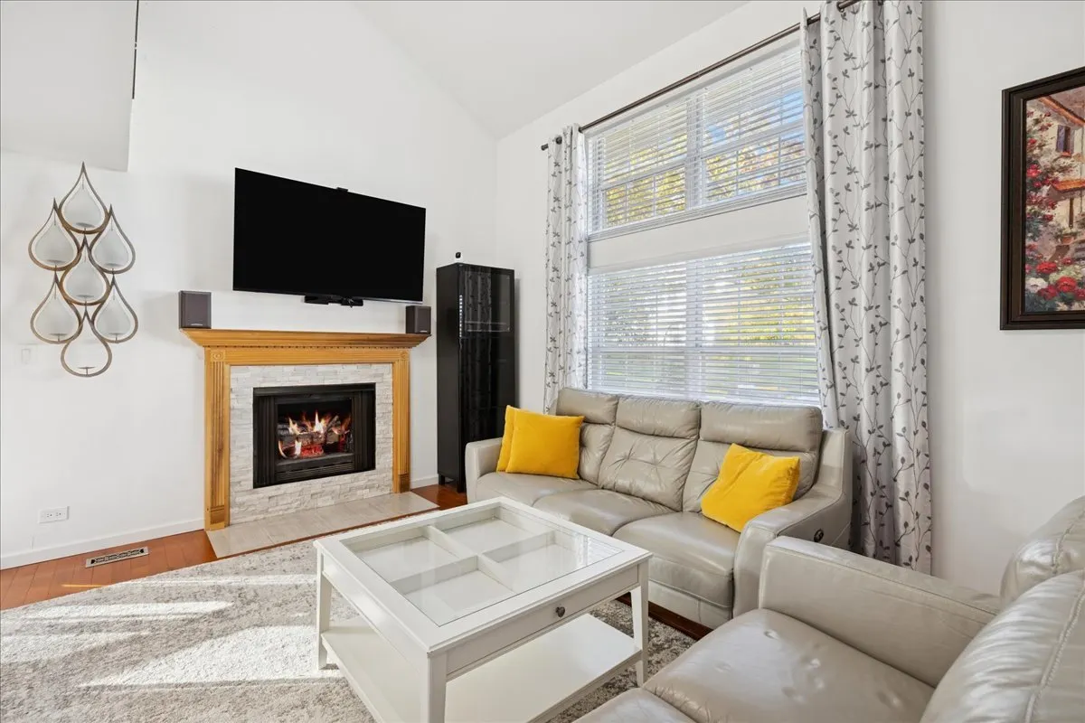 318 Juniper Circle IL