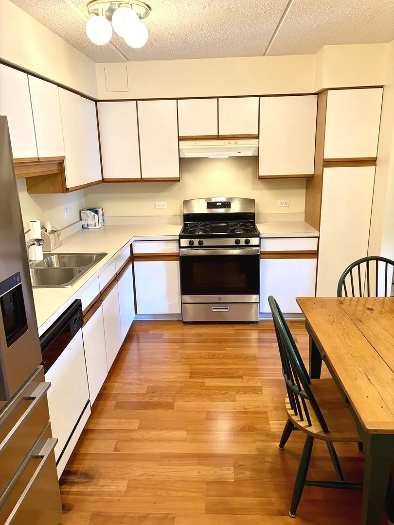 1220 Depot Street 305 IL