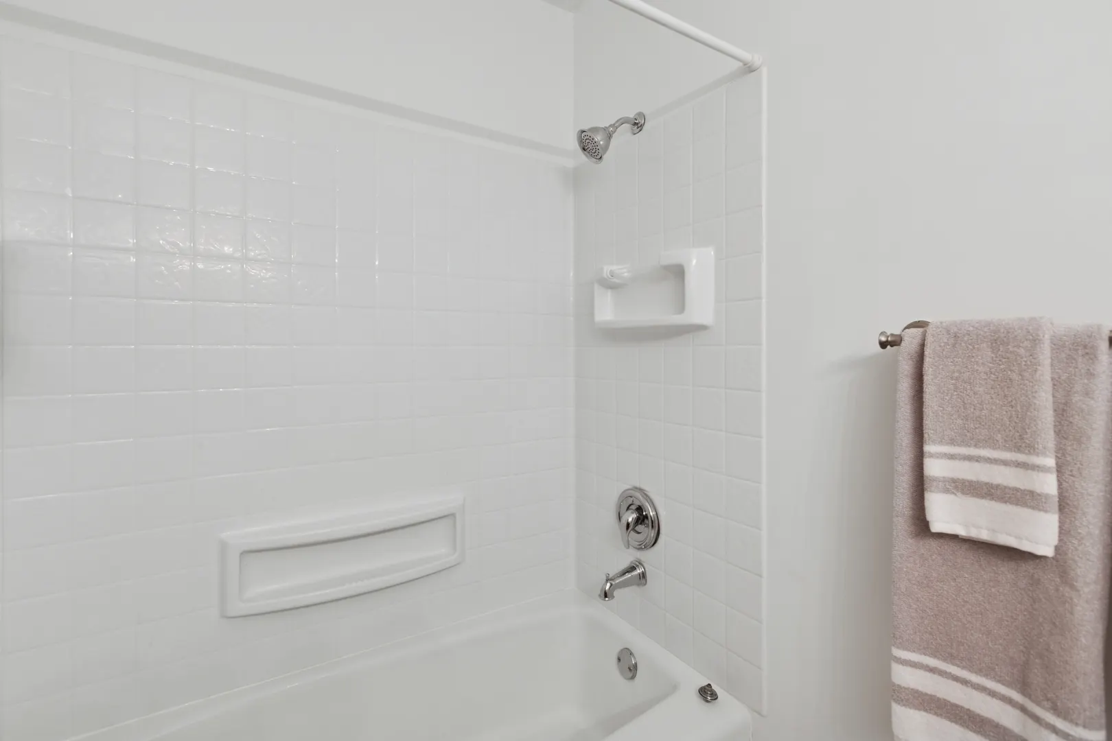 712 Cottonwood Court 25-B IL