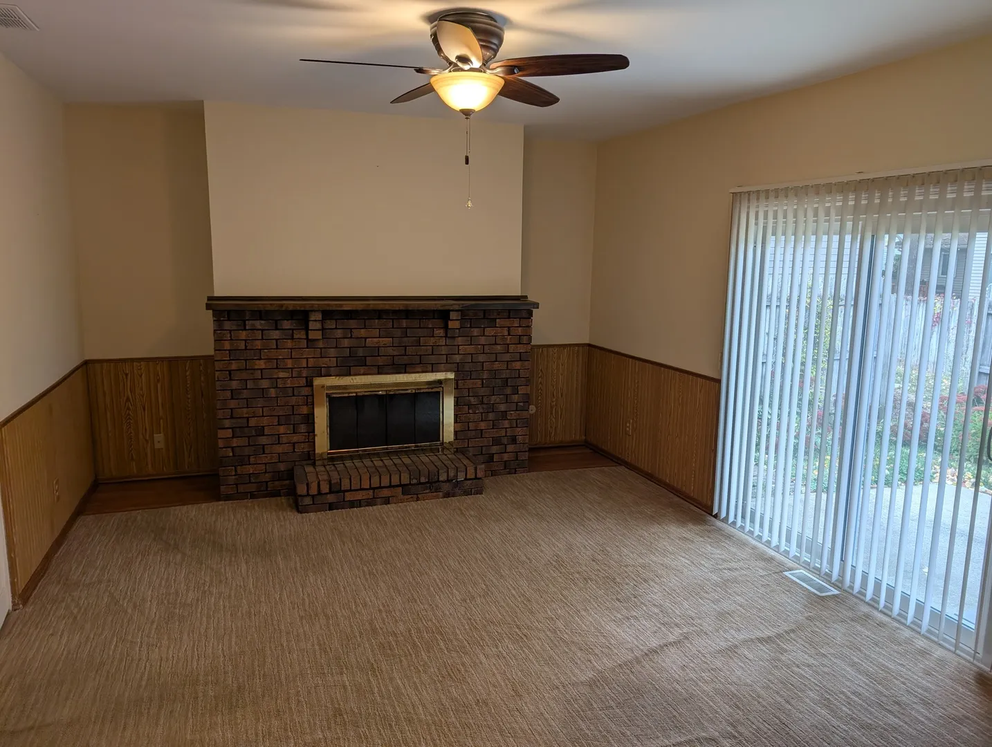 2302 Blackthorn Drive IL