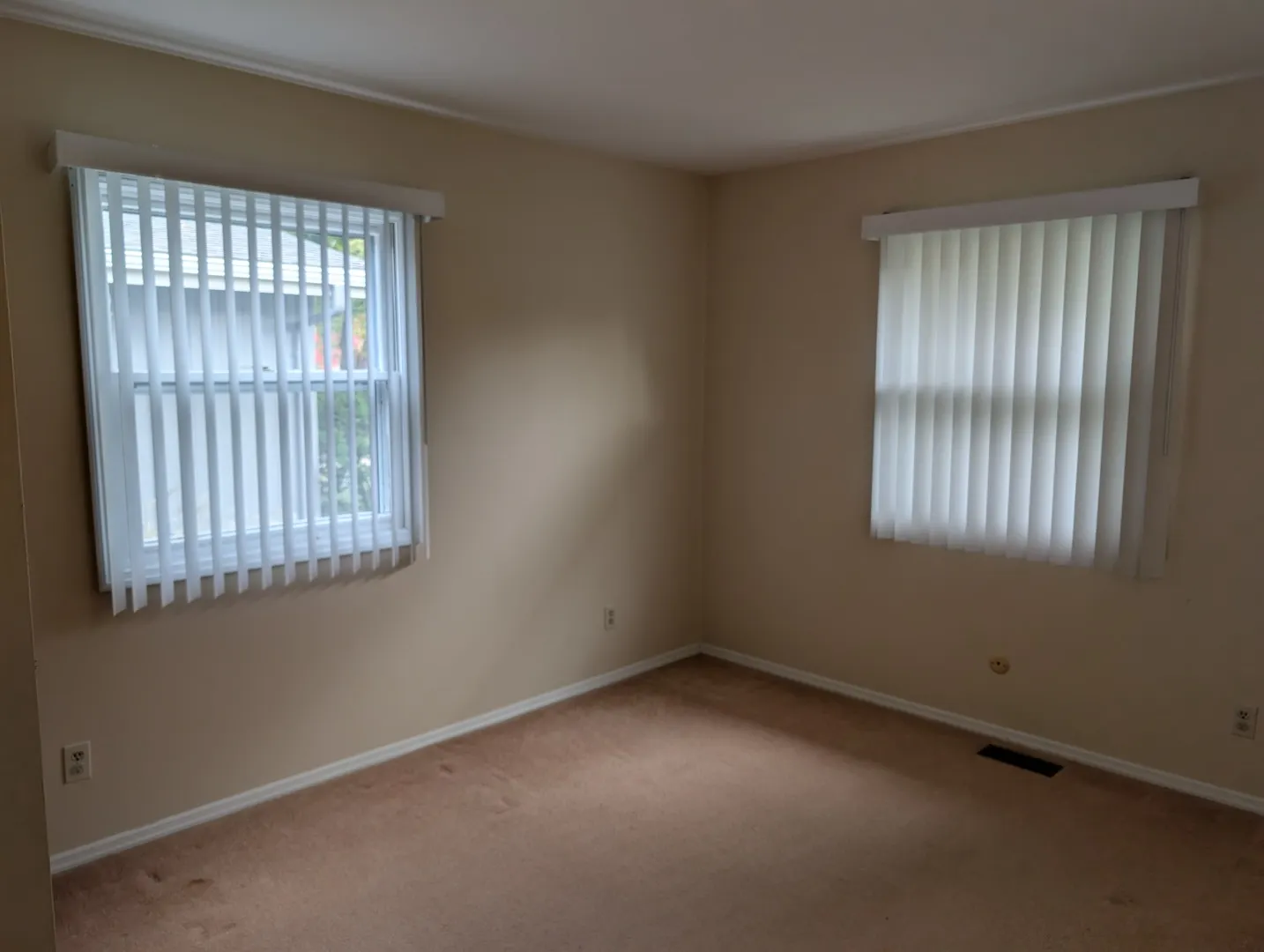 2302 Blackthorn Drive IL