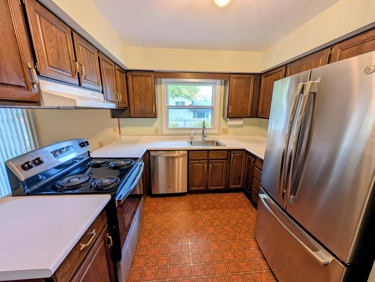 2302 Blackthorn Drive IL