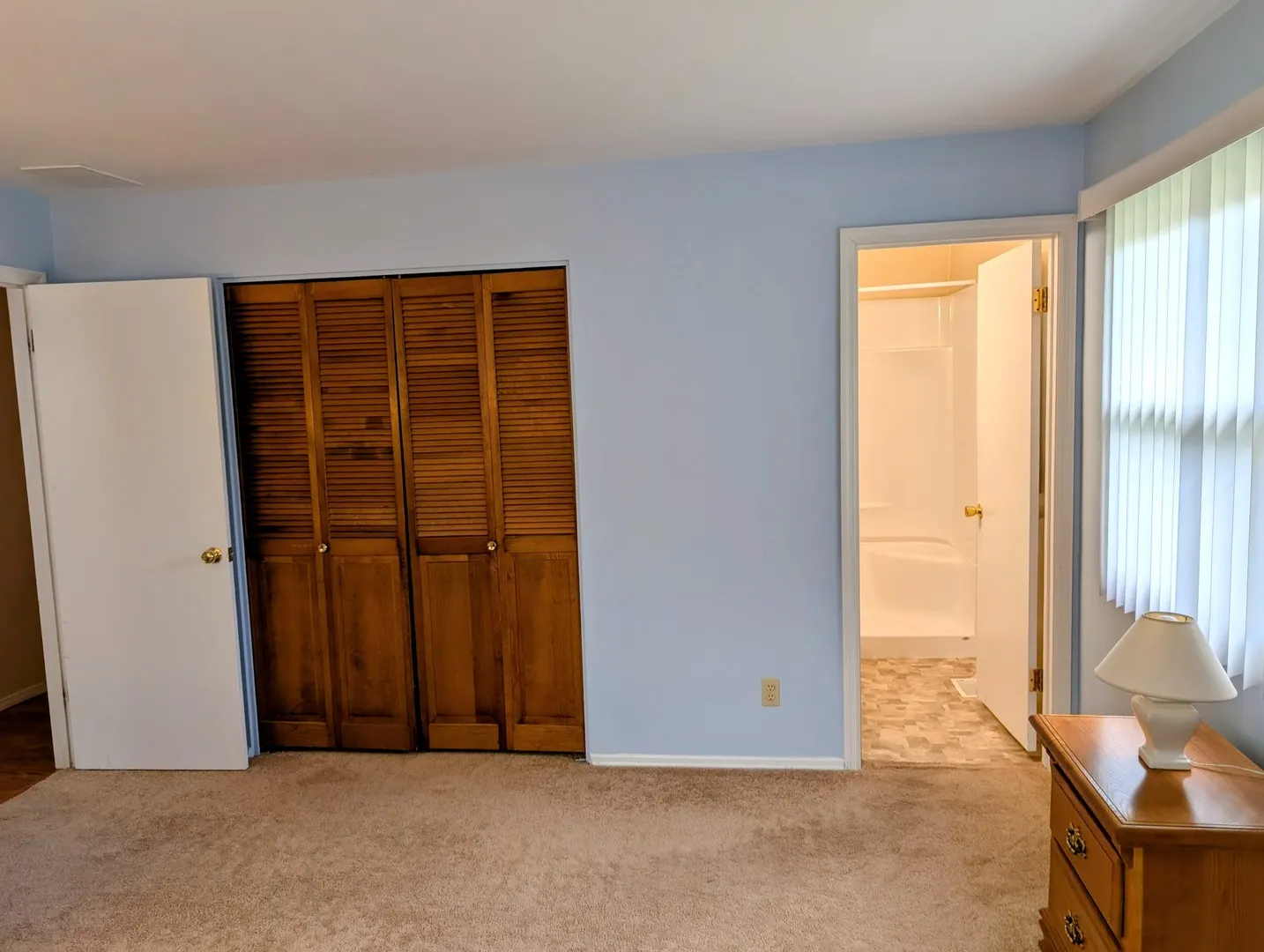 2302 Blackthorn Drive IL