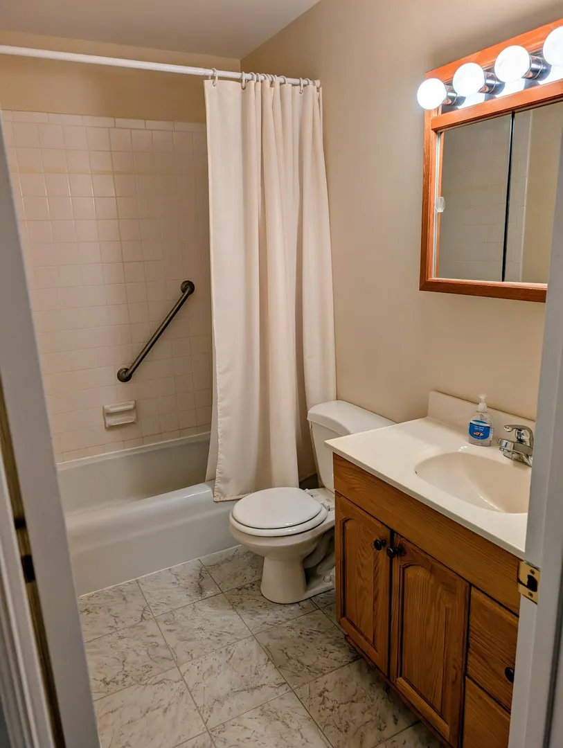 2302 Blackthorn Drive IL