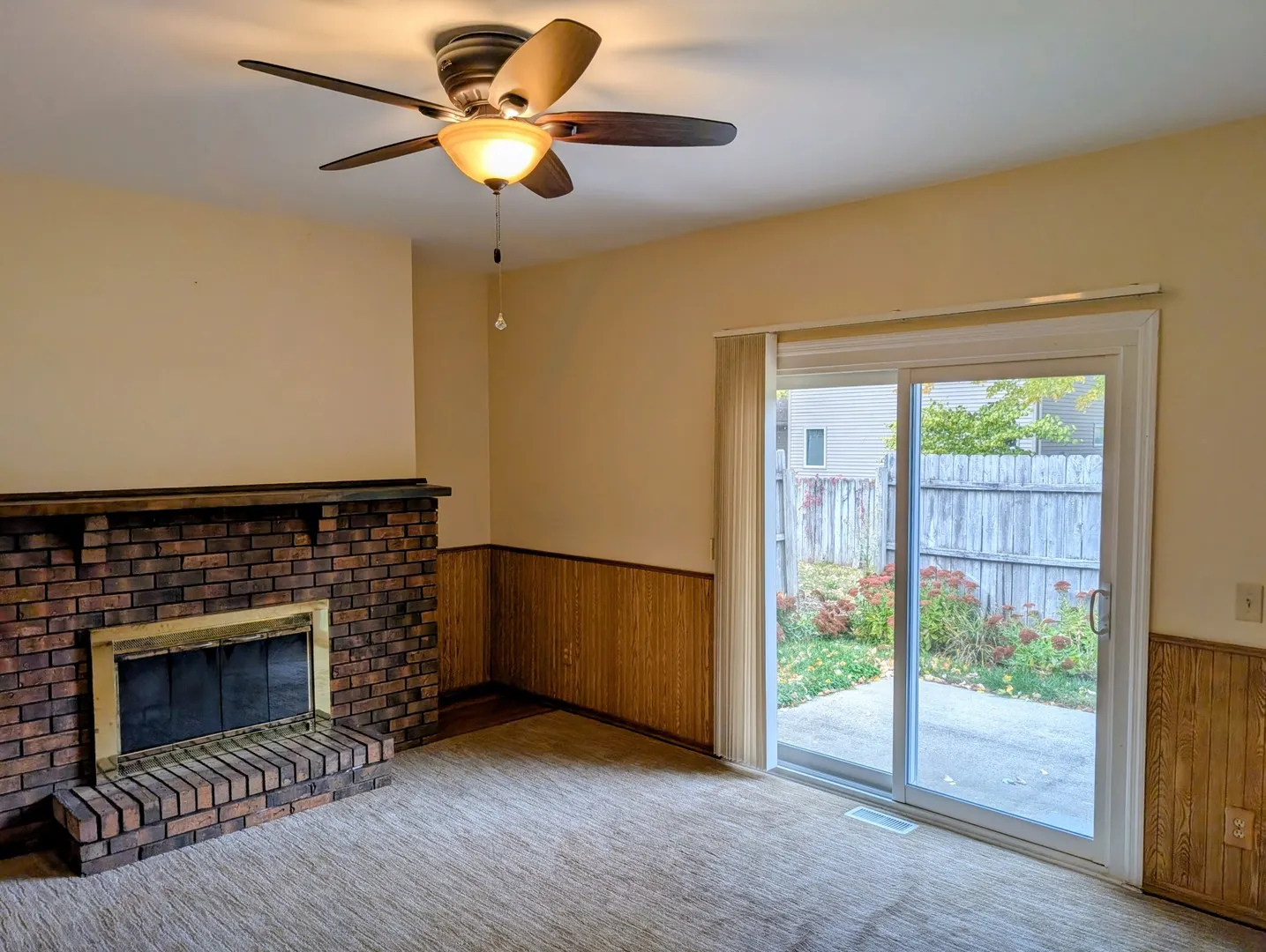 2302 Blackthorn Drive IL