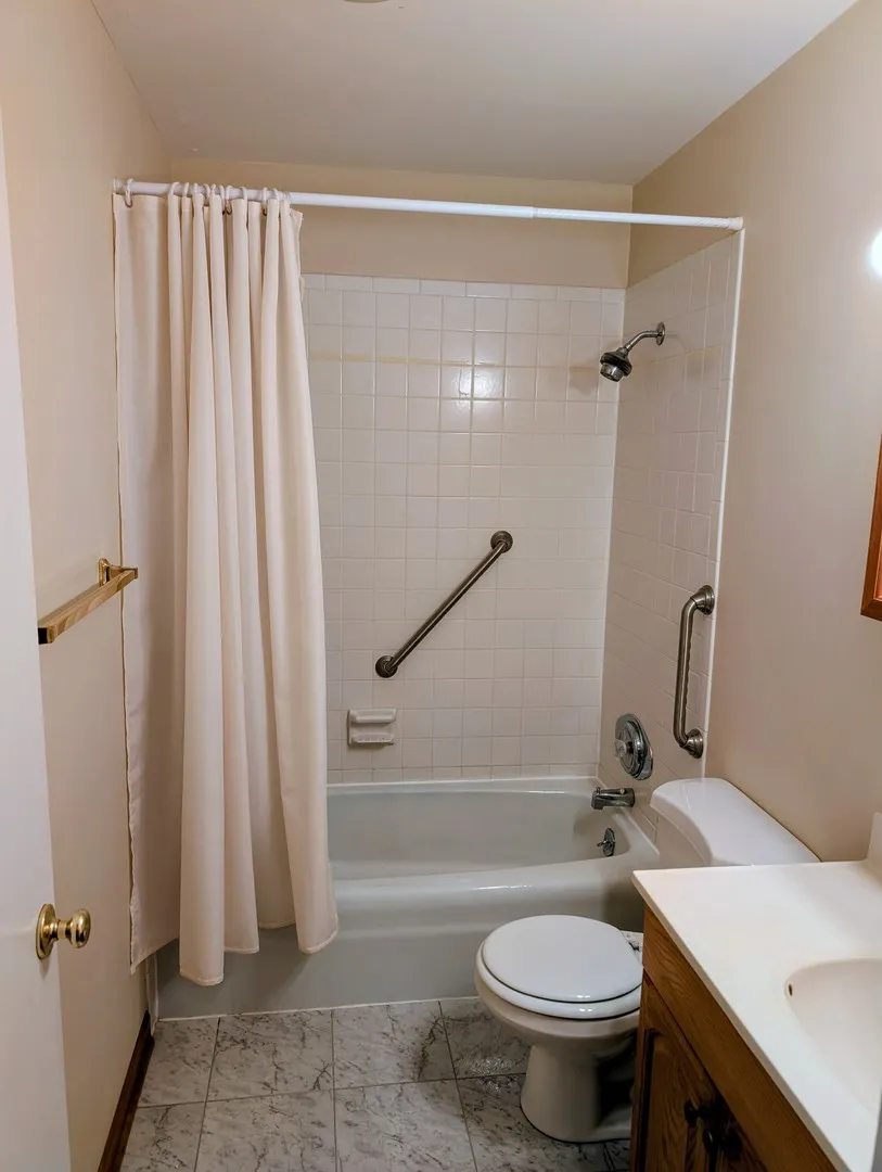 2302 Blackthorn Drive IL