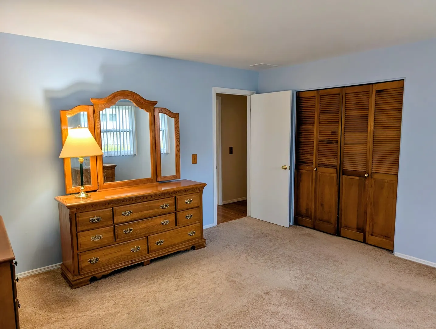 2302 Blackthorn Drive IL