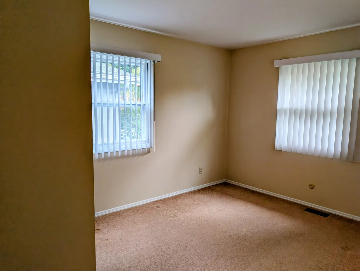 2302 Blackthorn Drive IL