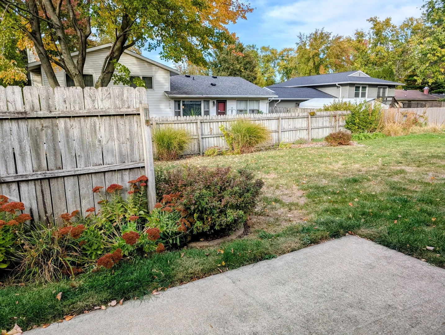 2302 Blackthorn Drive IL