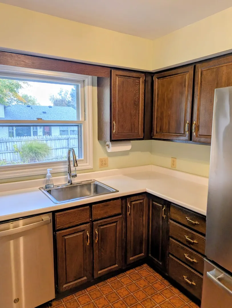 2302 Blackthorn Drive IL