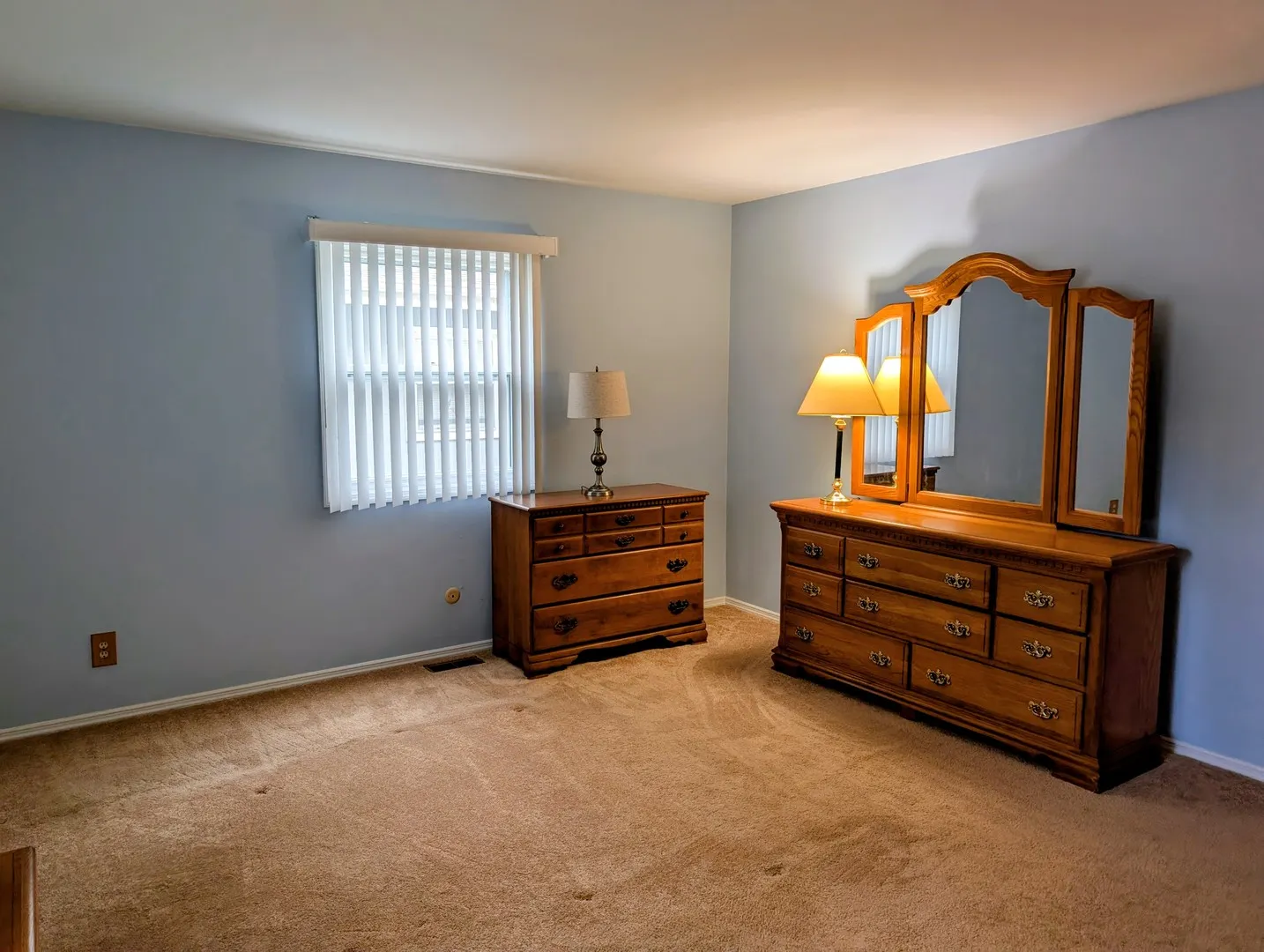 2302 Blackthorn Drive IL