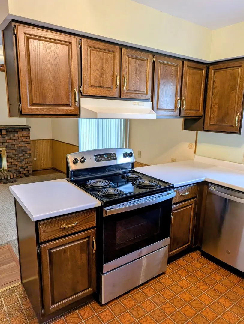 2302 Blackthorn Drive IL