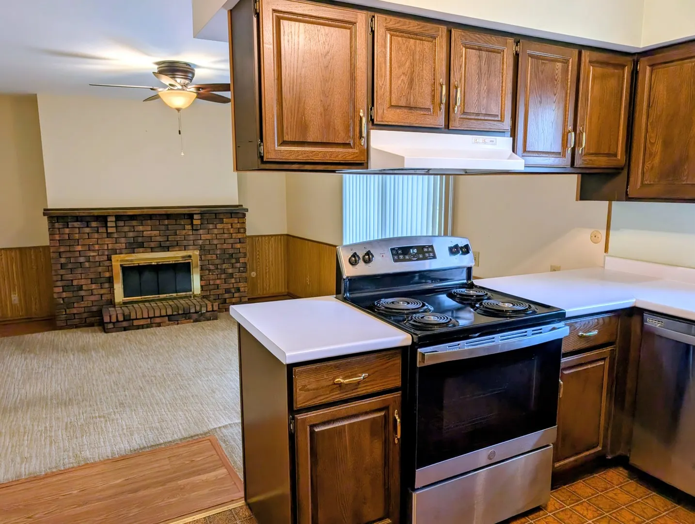 2302 Blackthorn Drive IL