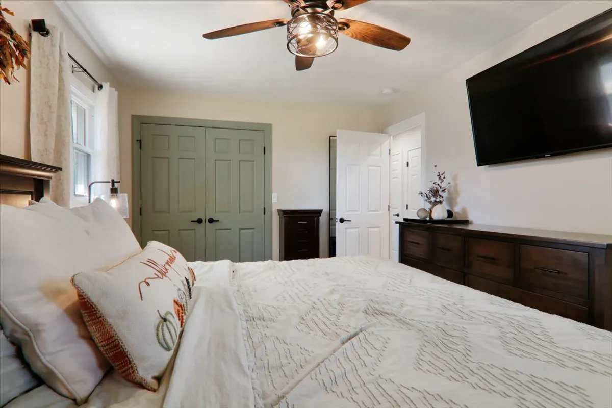 438 Standish Drive IL