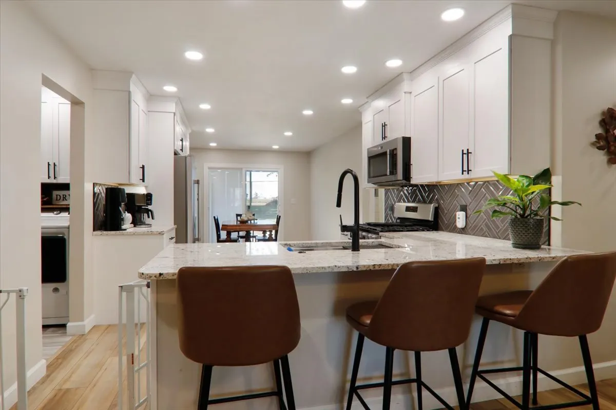 438 Standish Drive IL