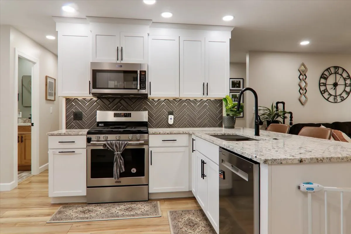 438 Standish Drive IL