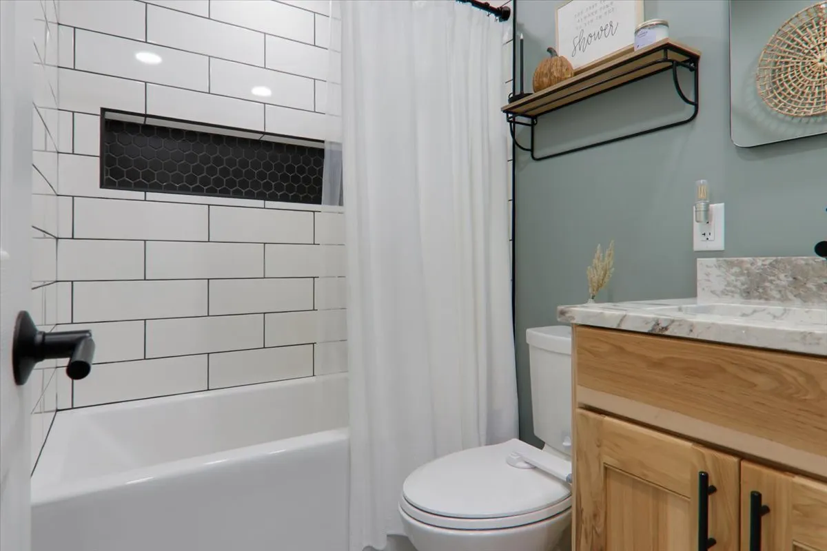 438 Standish Drive IL