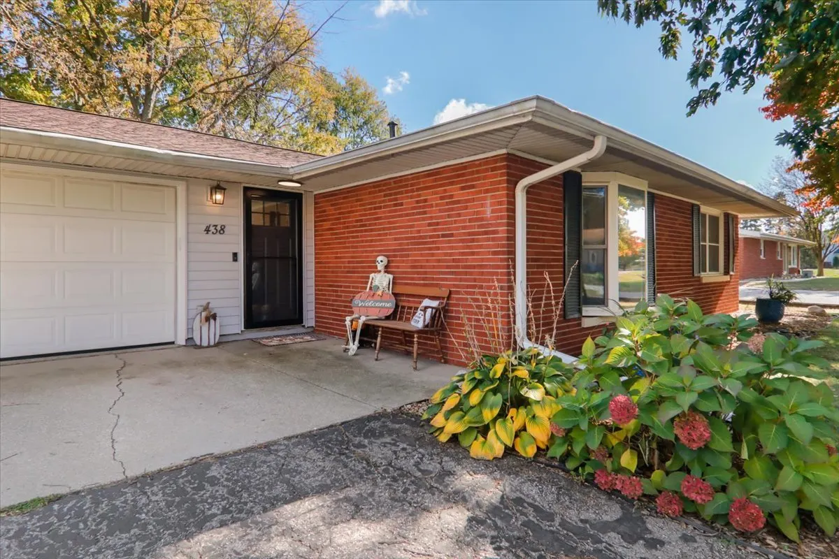 438 Standish Drive IL