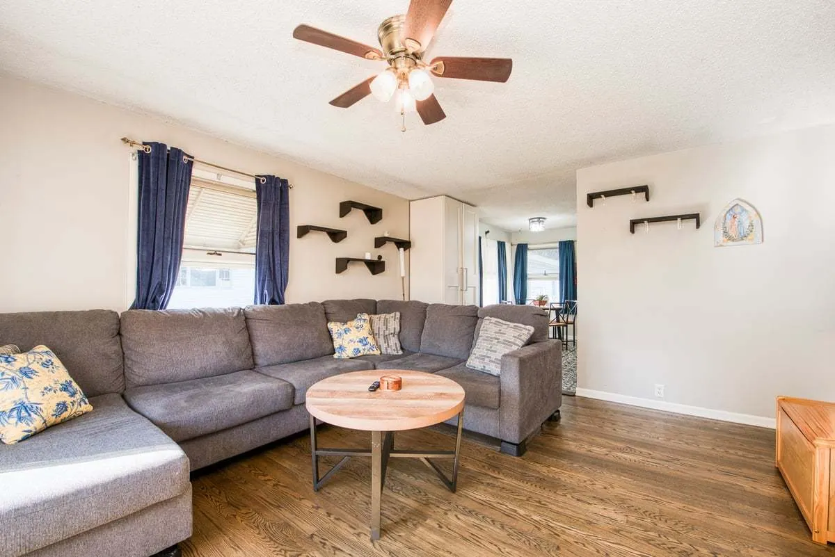 111 E Royal Drive IL