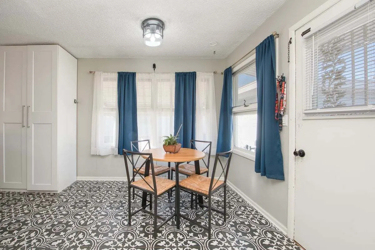 111 E Royal Drive IL