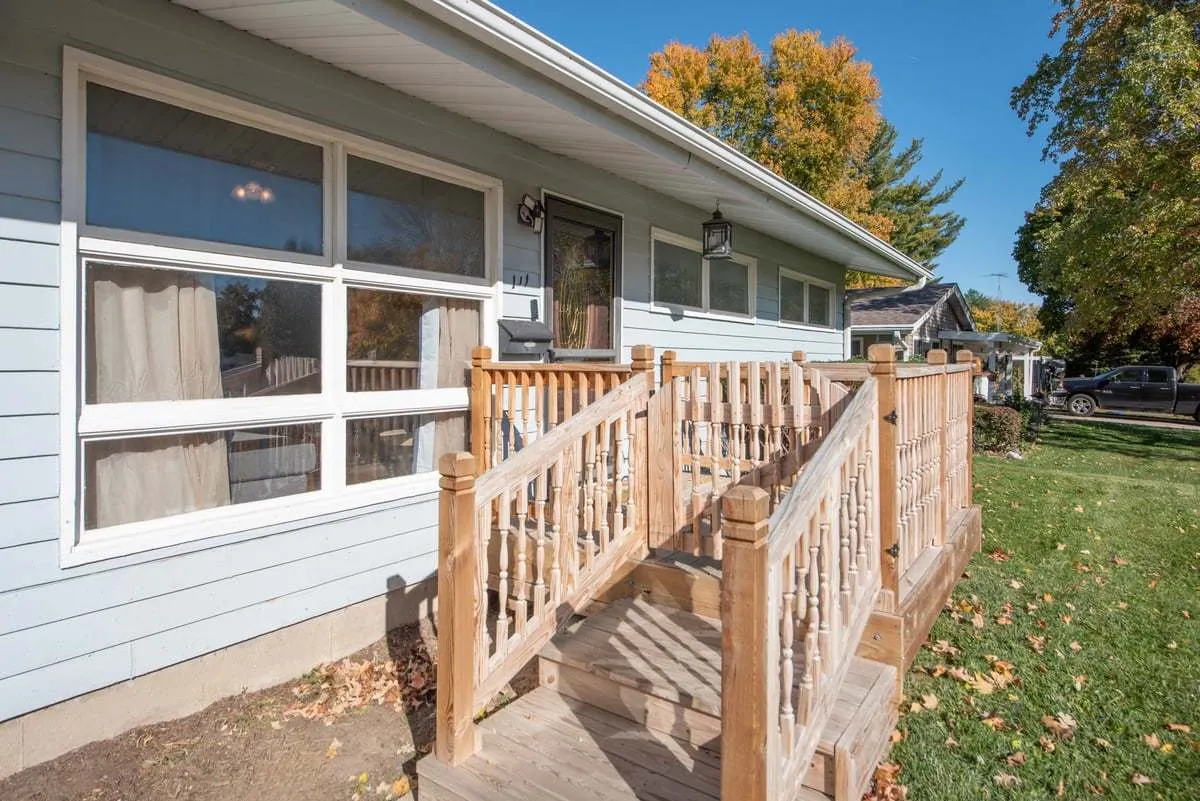 111 E Royal Drive IL