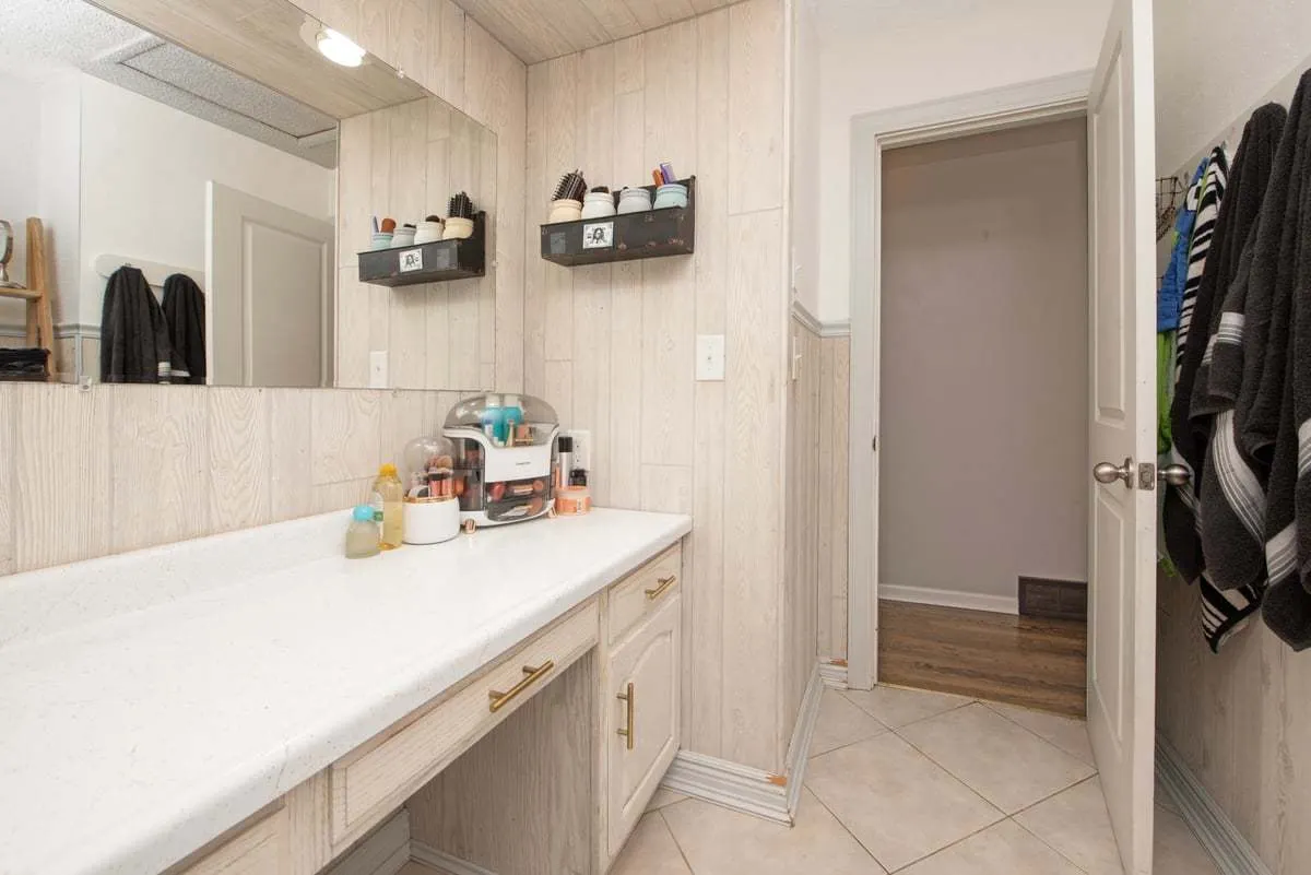 111 E Royal Drive IL