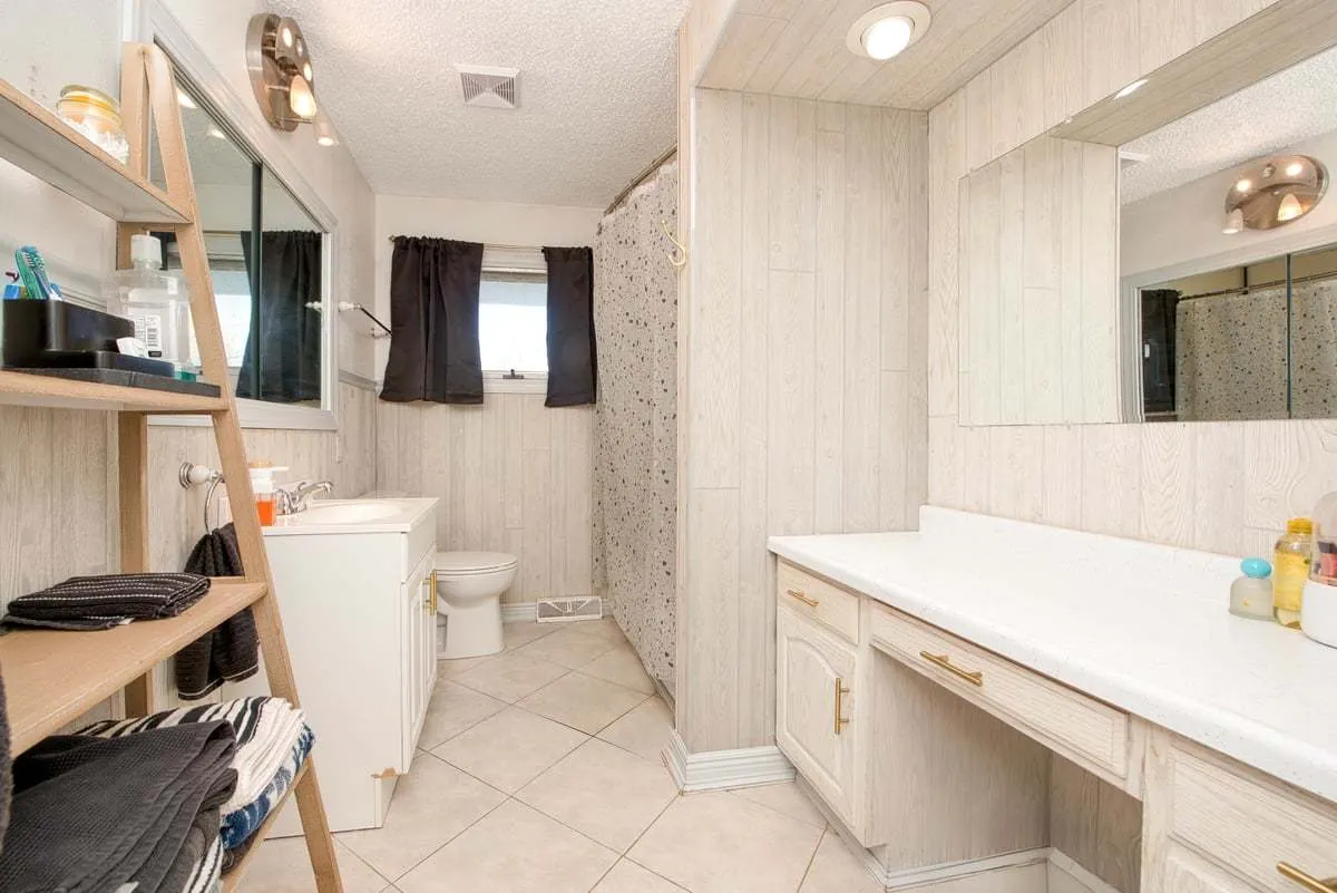 111 E Royal Drive IL