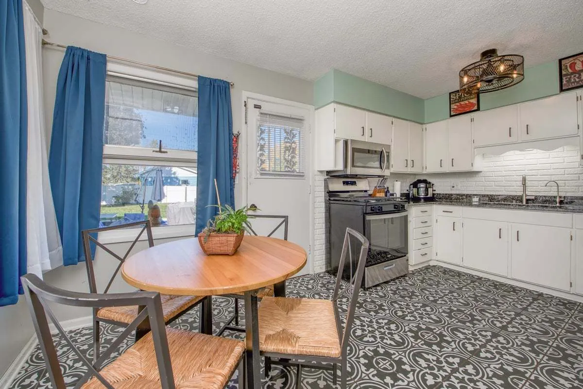 111 E Royal Drive IL