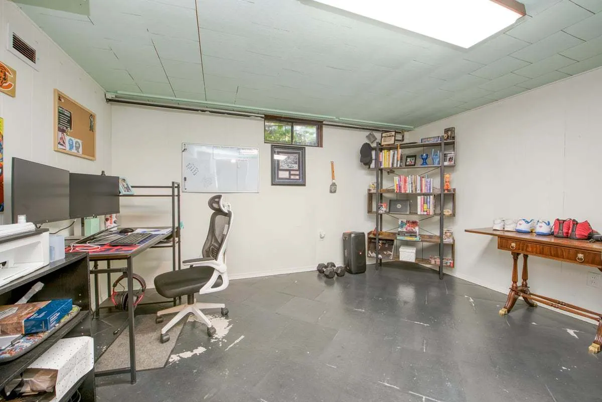 111 E Royal Drive IL