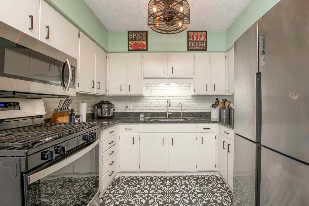 111 E Royal Drive IL