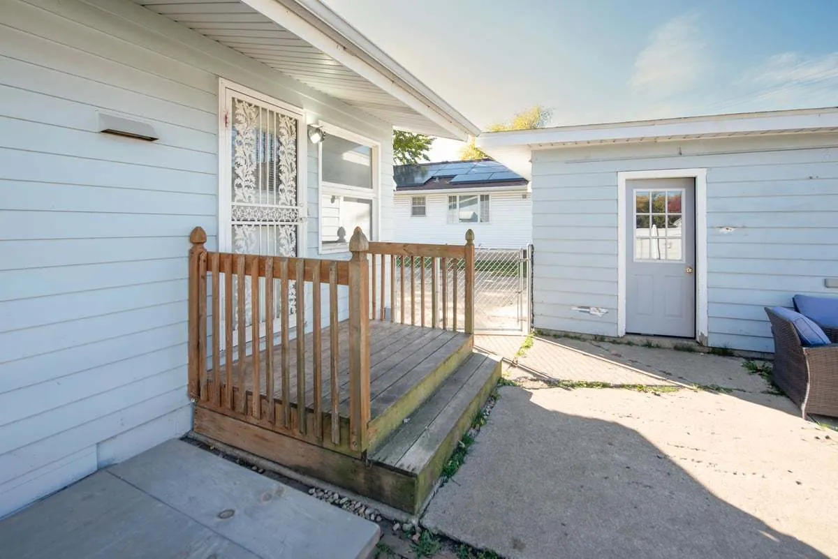 111 E Royal Drive IL