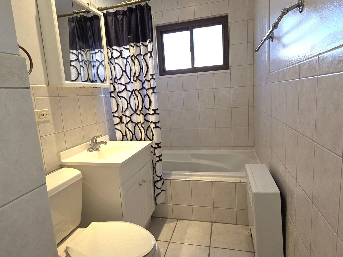 2038 W Jarvis Avenue 3E IL