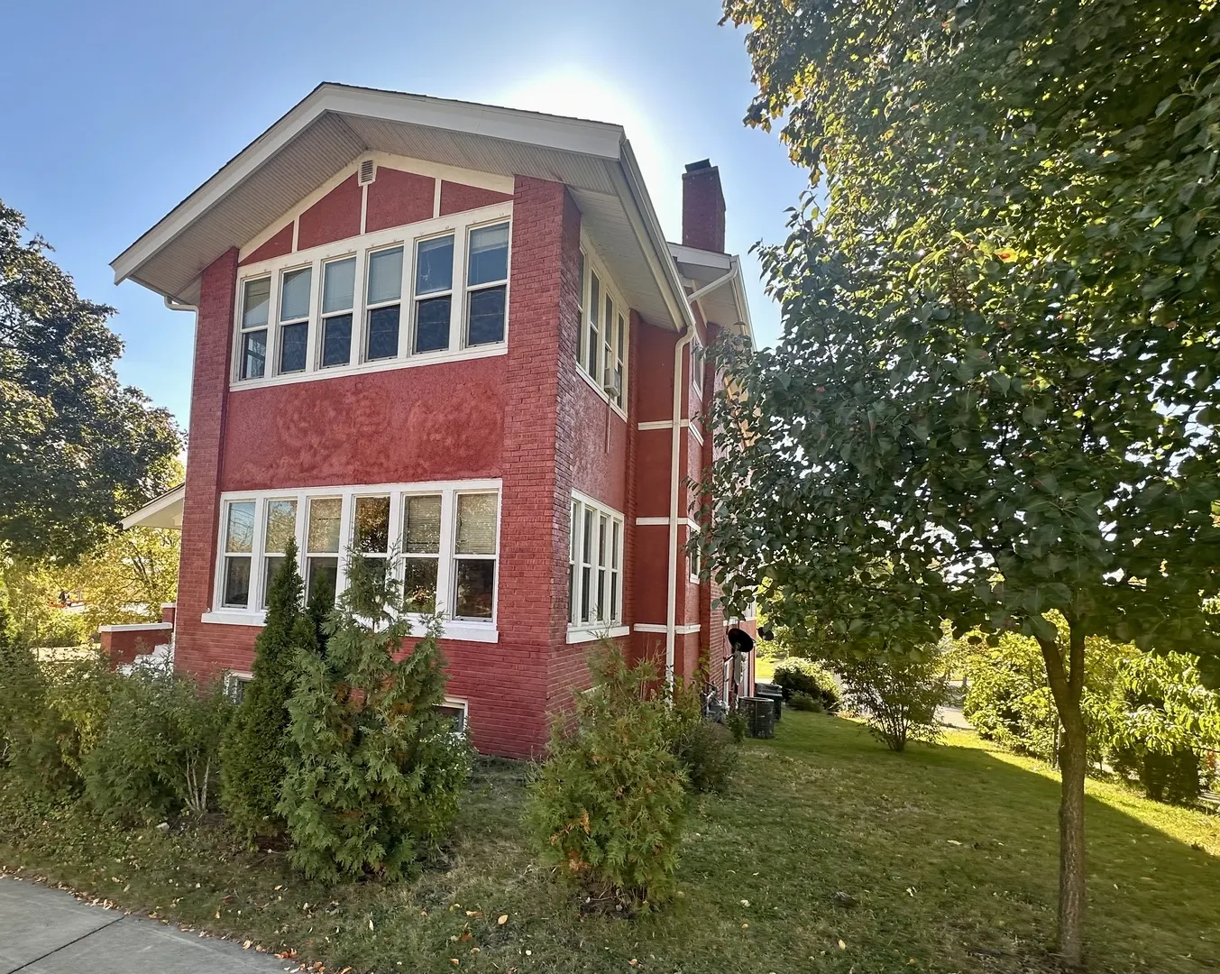 256 W DOWNER Place IL